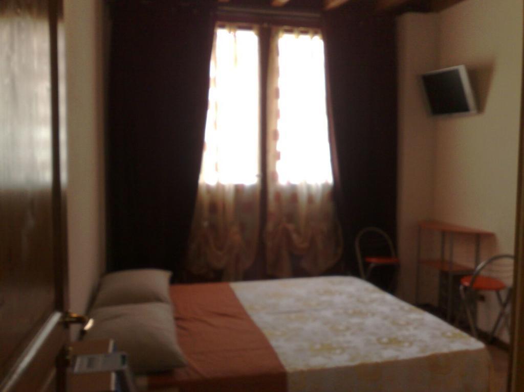 Via Toscana House Parma Room photo